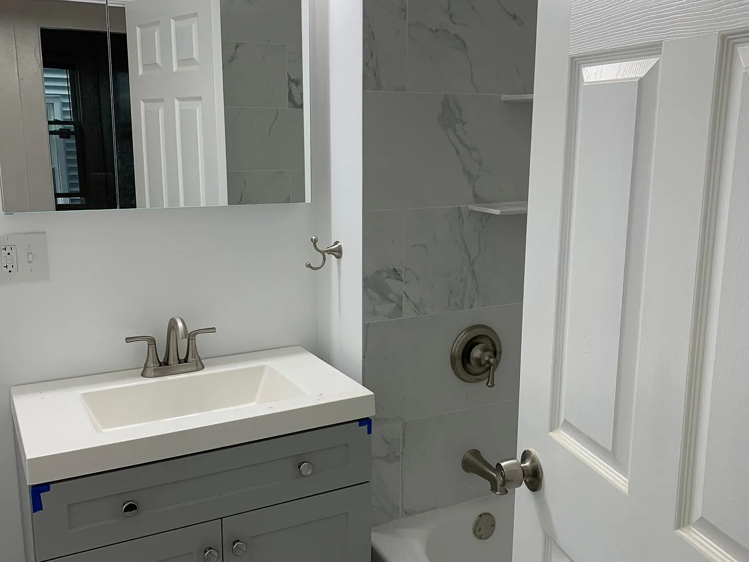3 bed, 1000 sqft, $2,690 — Photo 3
