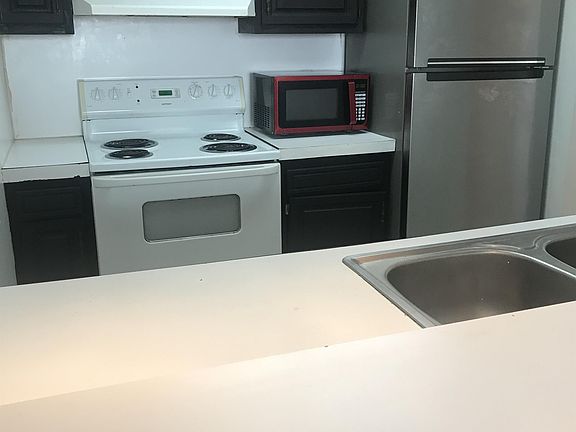 5th image of 520 E Lagrange St #4