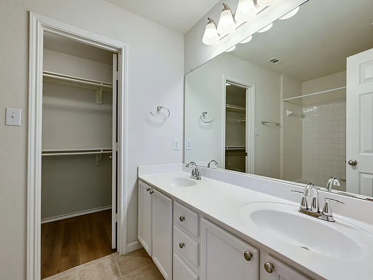 1531 Parkfield Cir — Photo 17