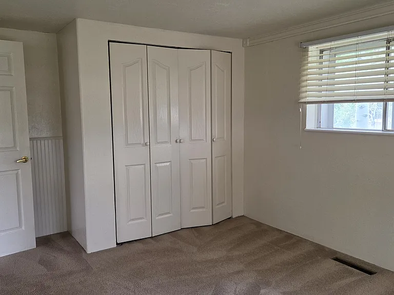 208 S 400 W — Photo 9