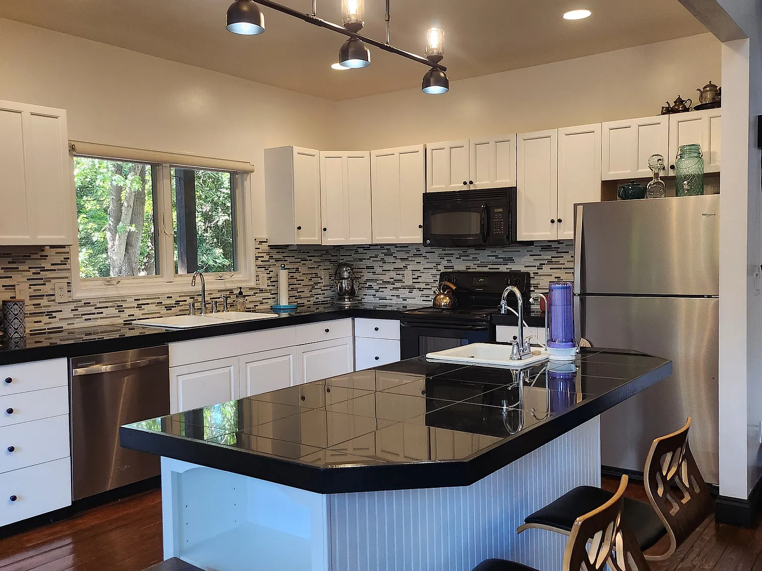 13928 Crest Hill Rd — Photo 2