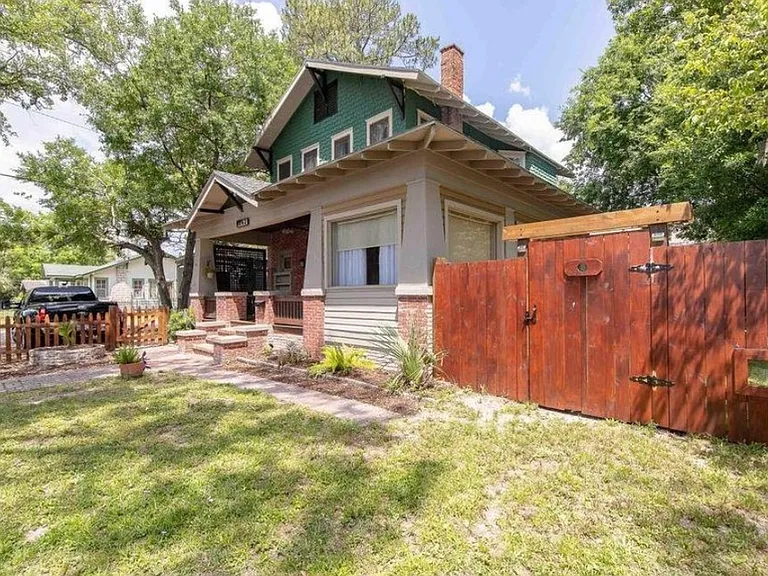 2263 Gilmore St — Photo 3