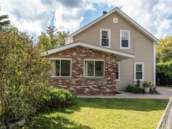 68 Northeast St, Woonsocket, RI 02895