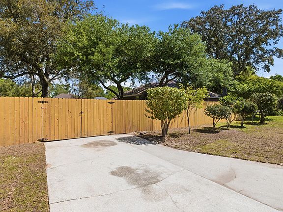 3rd image of 2775 Riverside Landing Dr