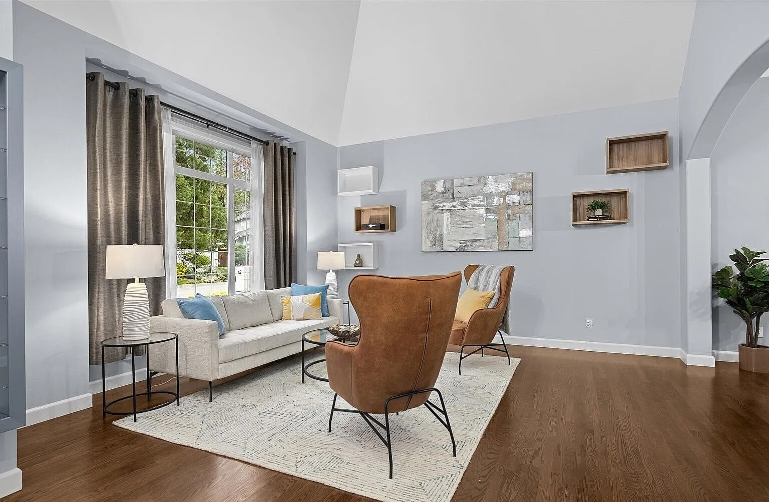 4 bed, 2.5 bath, 2842 sqft, $4,500 — Photo 2