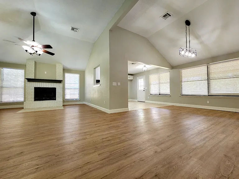 11703 Lorene Ave — Photo 3
