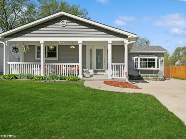 1713 Meadow Ln, McHenry, IL 60050