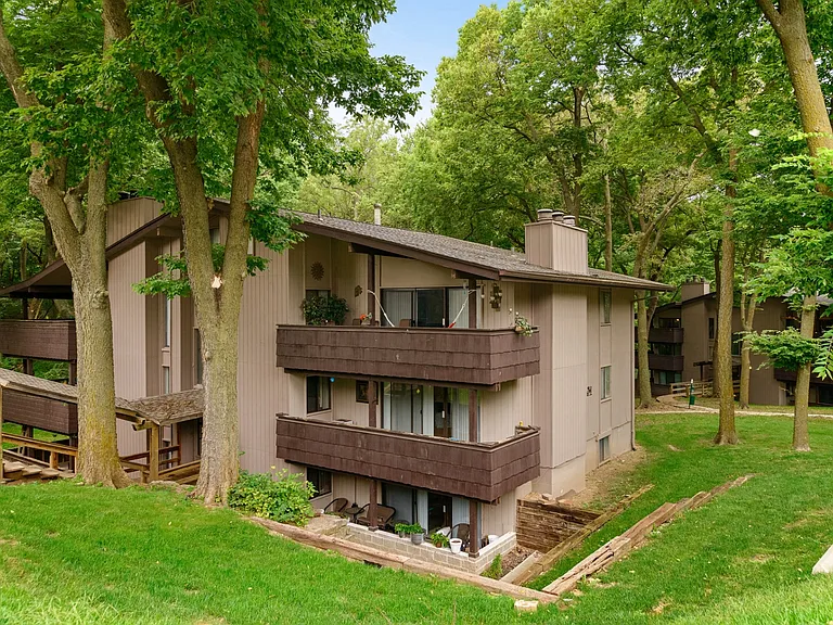 Fontenelle Hills — Photo 25