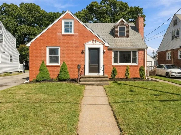 386 Norwood Ave, Warwick, RI 02888