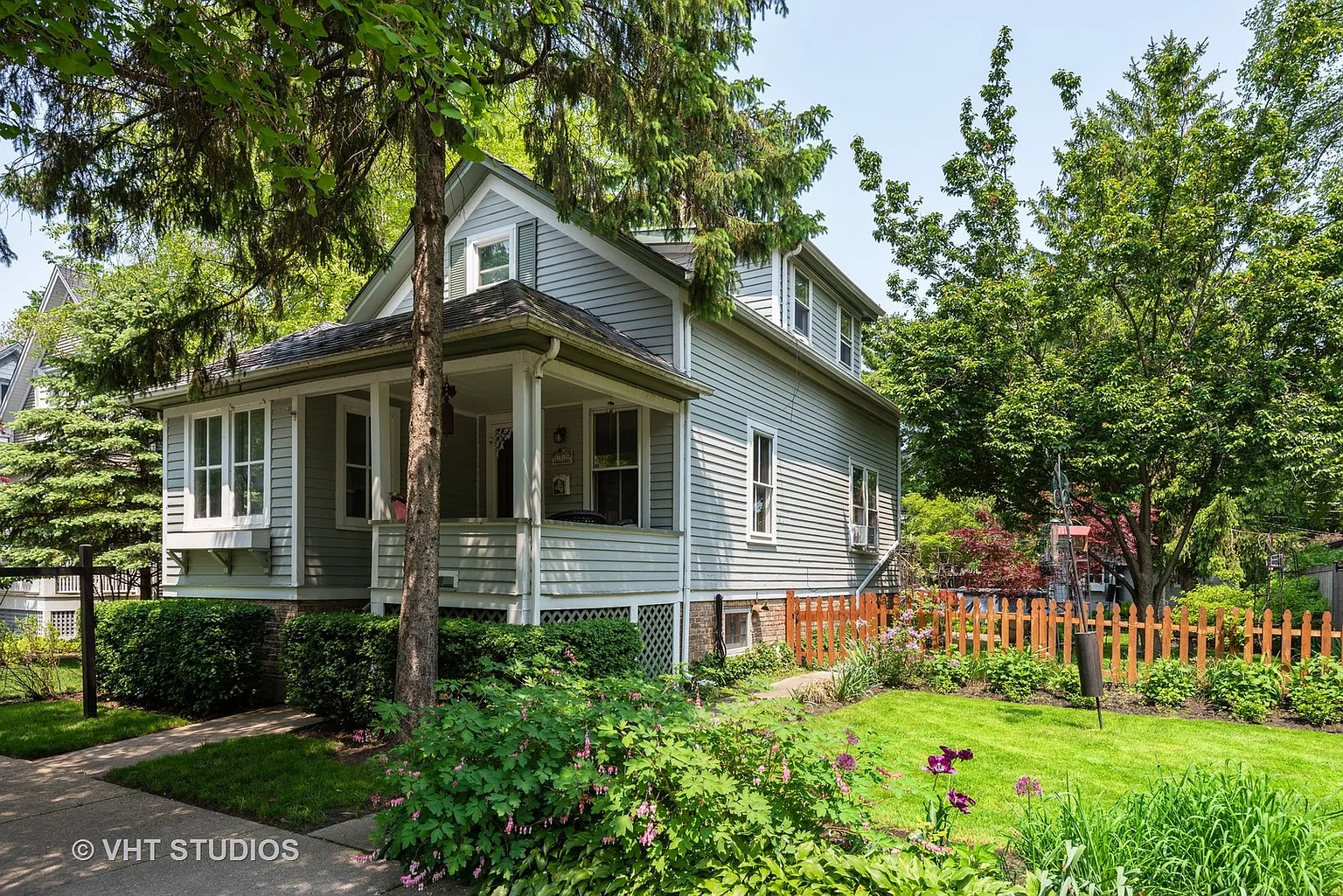 1315 Leonard Pl photo 1