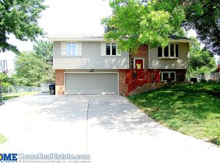 4321 Hallcliffe Rd, Lincoln, NE 68516