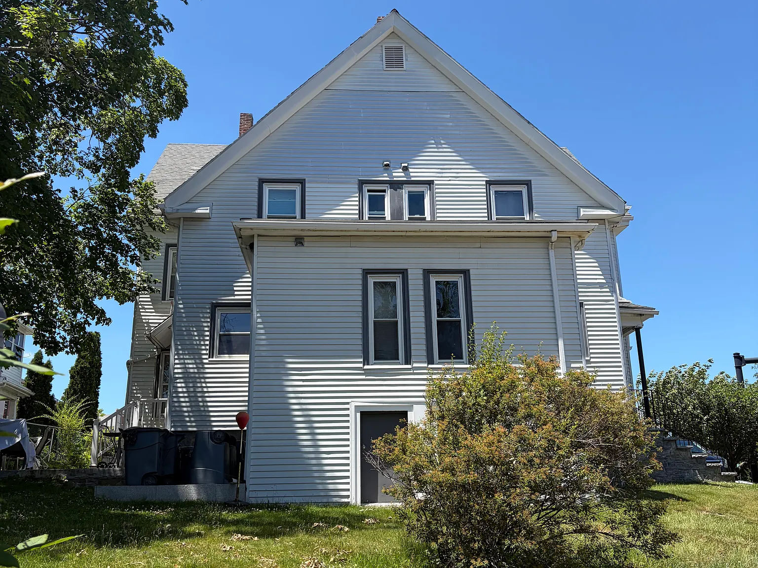 8 bed, $1,050 — Photo 2