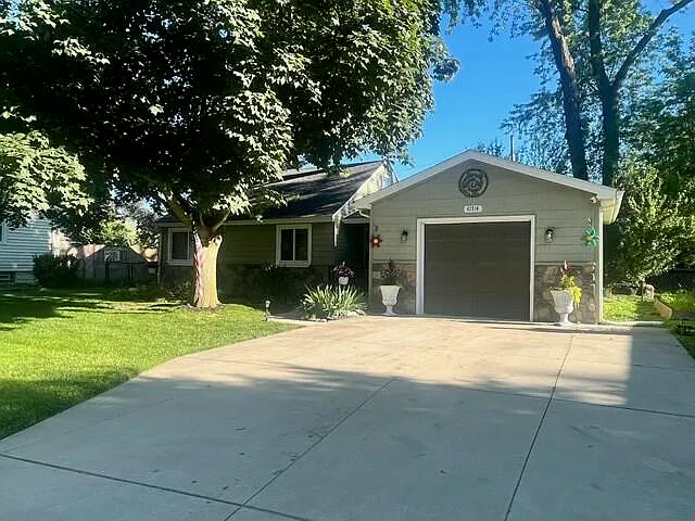 42514 Hammill Ln — Photo 16