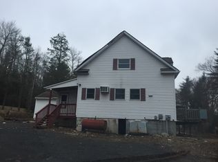 1070 Bartonsville Woods Rd, Stroudsburg, PA 18360