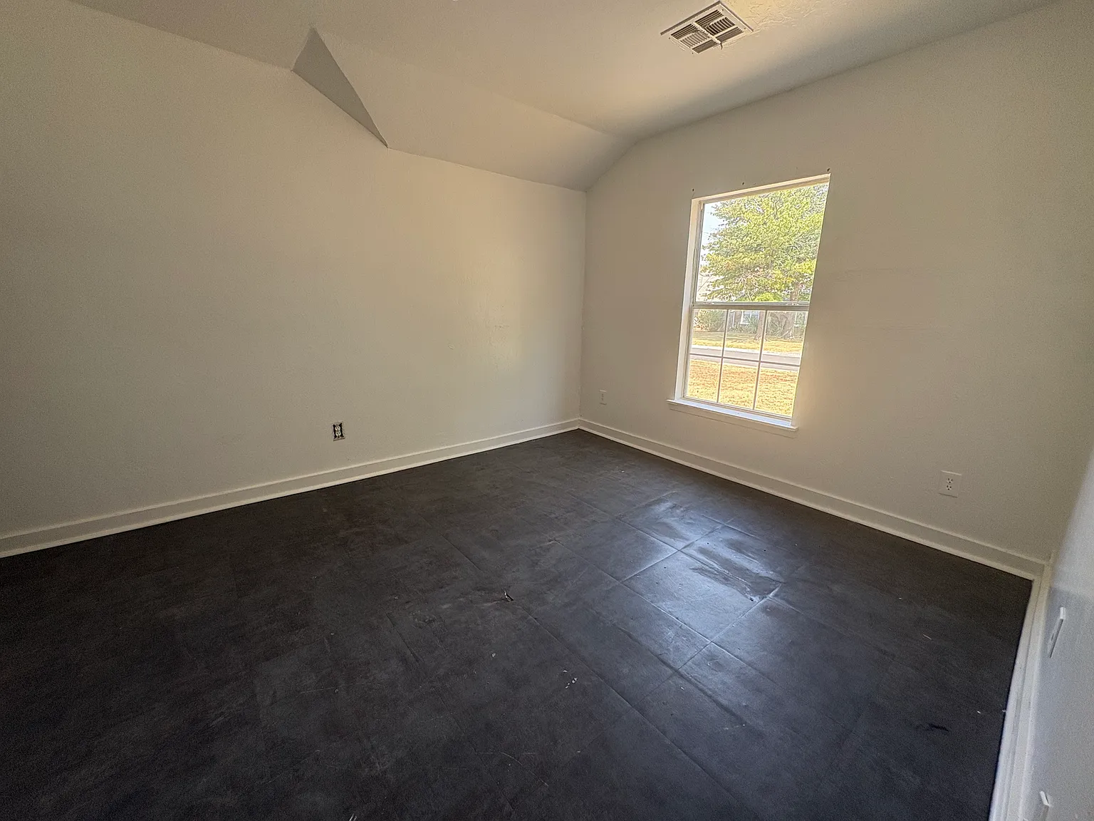 4 bed, 1185 sqft, $1,200 — Photo 3