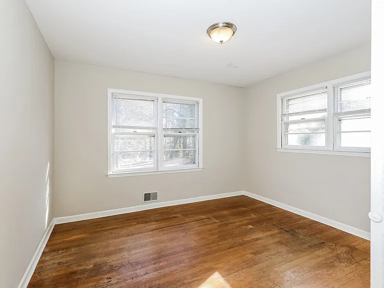 4775 Ben Hill Rd — Photo 7