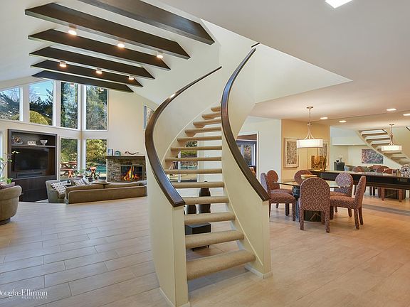 4th image of 25 Strawberry Ln