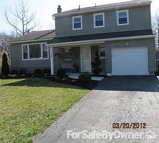 NEW GARAGE
						:
						KEYLESS ENTRY, NEW GARAGE DOOR WITH 2 REMOTES