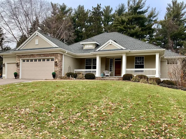 439 Vadnais Lake Dr, Vadnais Heights, MN 55127