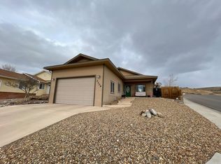 2208 Ranch Dr, Farmington, NM 87401