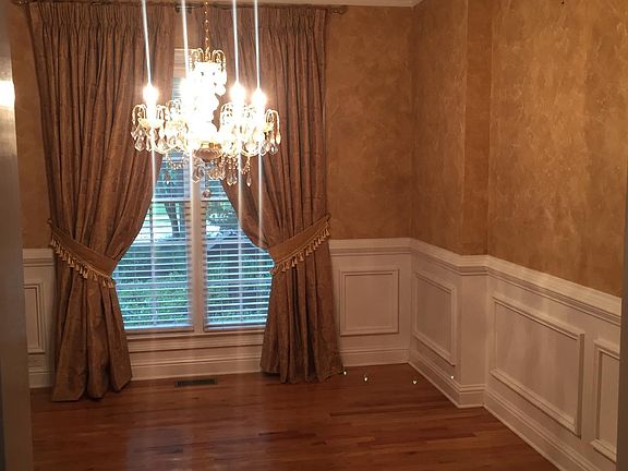 Formal huge dining room