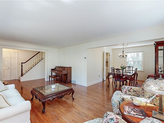 4th image of 4011 Shelley Dr