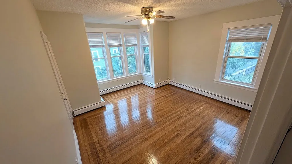 2 bed, 900 sqft, $2,200 — Photo 3