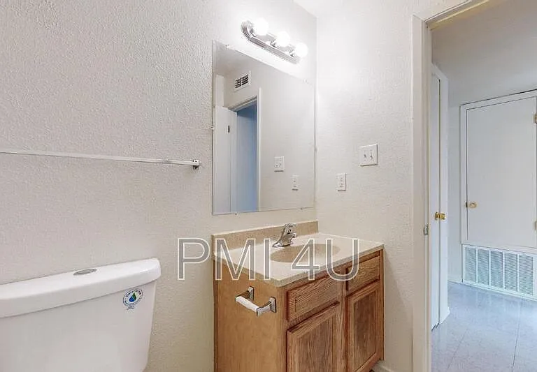 233 Tennessee St NE #D — Photo 16