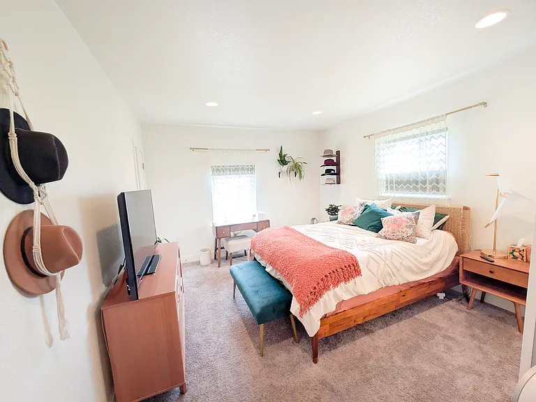 1039 Stuart St — Photo 9