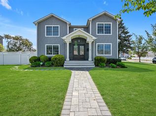 11 Knickerbocker Rd S, Plainview, NY 11803