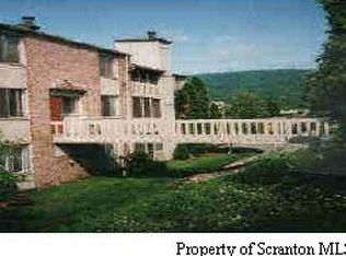 1110 Summit Point, Scranton, PA 18508