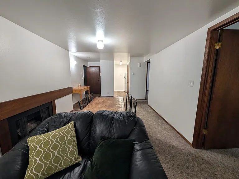 1091 Country Hills Dr — Photo 5
