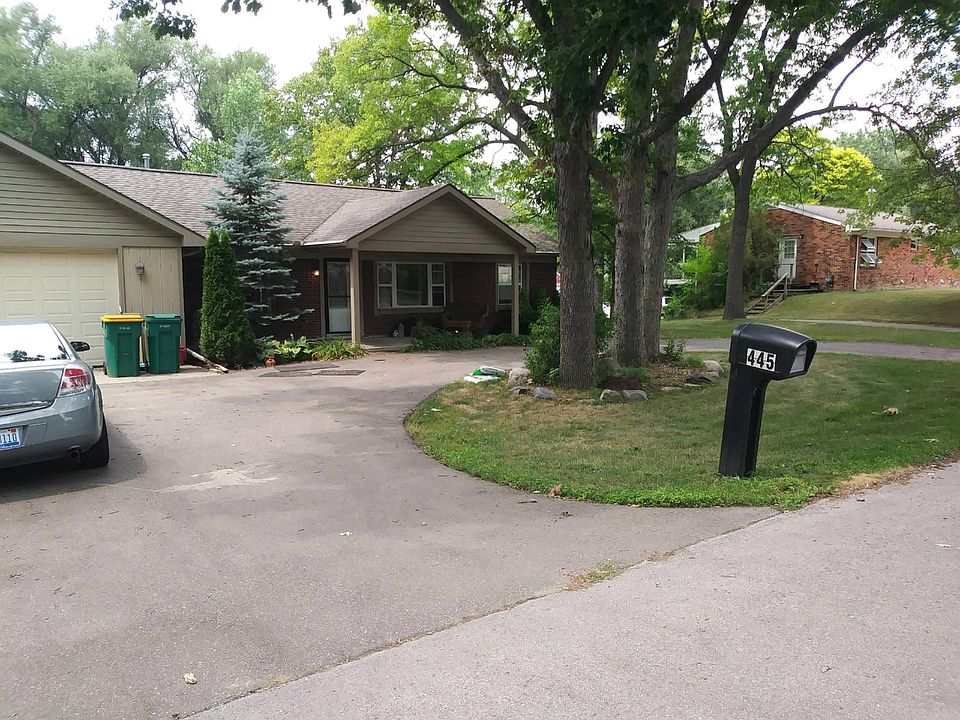 1st image of 445 Robert Ct