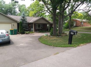 445 Robert Ct, Auburn Hills, MI 48326