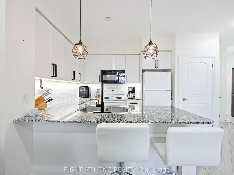1060 Sheppard Ave W #1521 — Photo 25