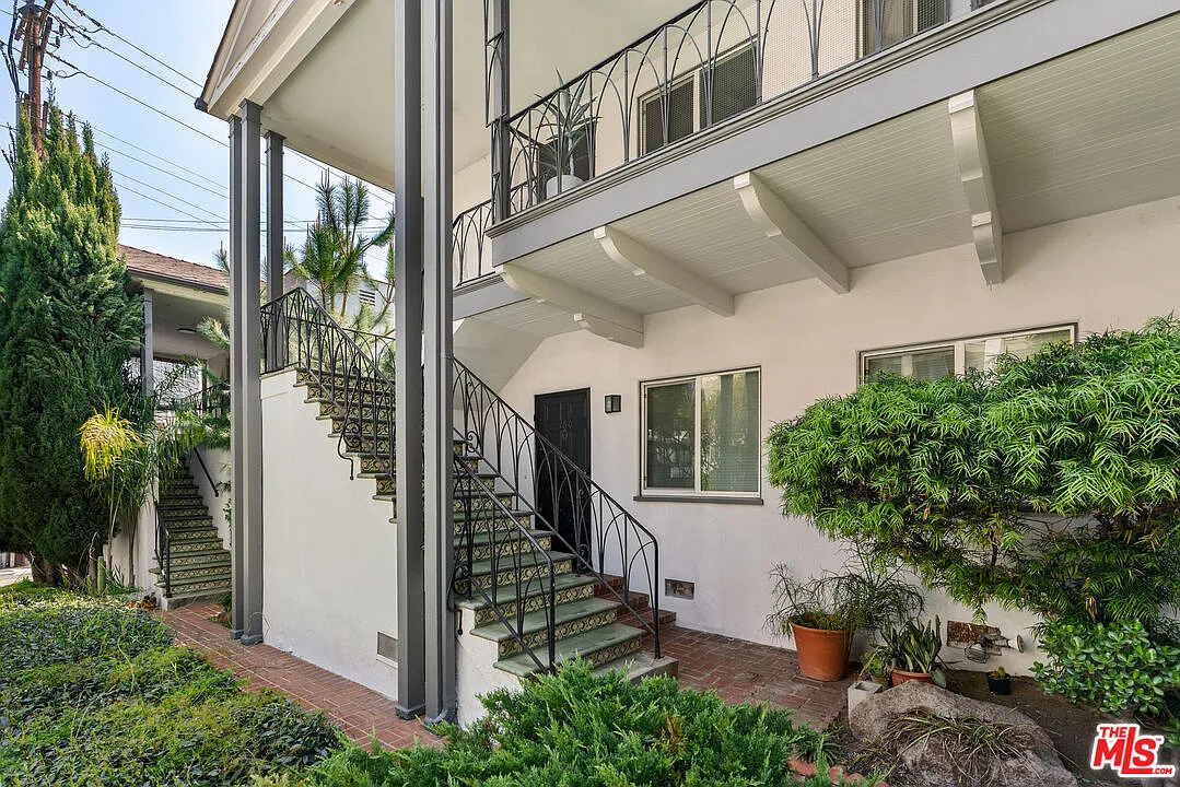 1 bed, 1.0 bath, 665 sqft, $2,400 — Photo 1