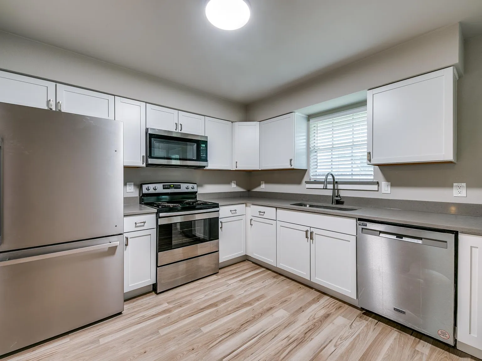 2 bed, 1.5 bath, 1045 sqft, $1,700 — Photo 2