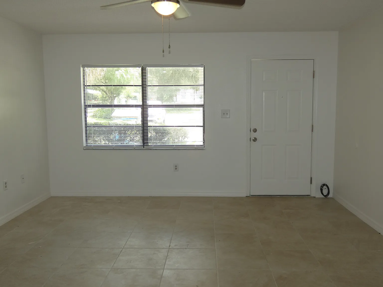 Nice 3 Bedroom 2 Bathroom Single Family Home — Photo 4