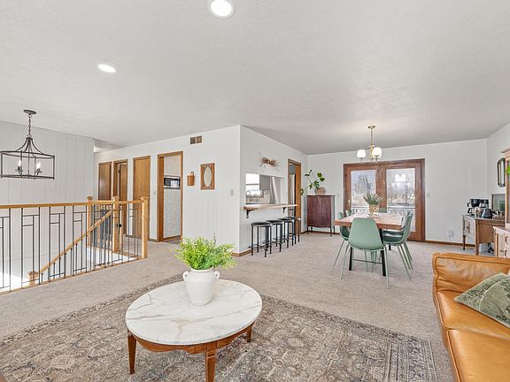 4th image of 6 Lakeside Dr