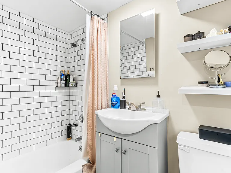 121 Franklin St #2 — Photo 2