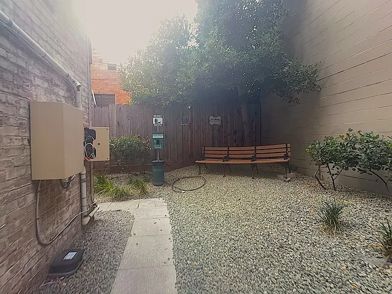 1425 Harrison St — Photo 4