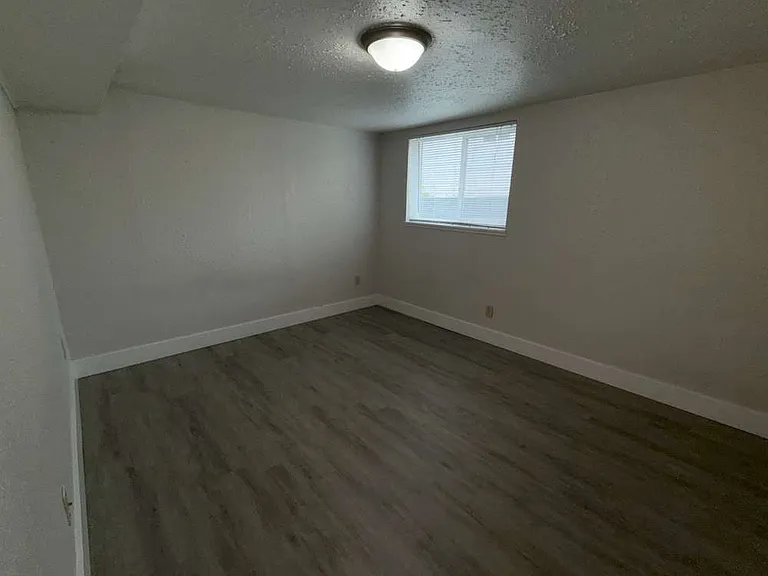 440 N 400 E #B — Photo 3