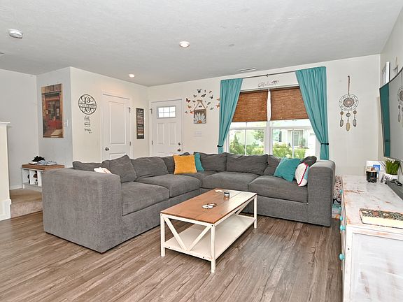 4th image of 3142 E Sheldon Way