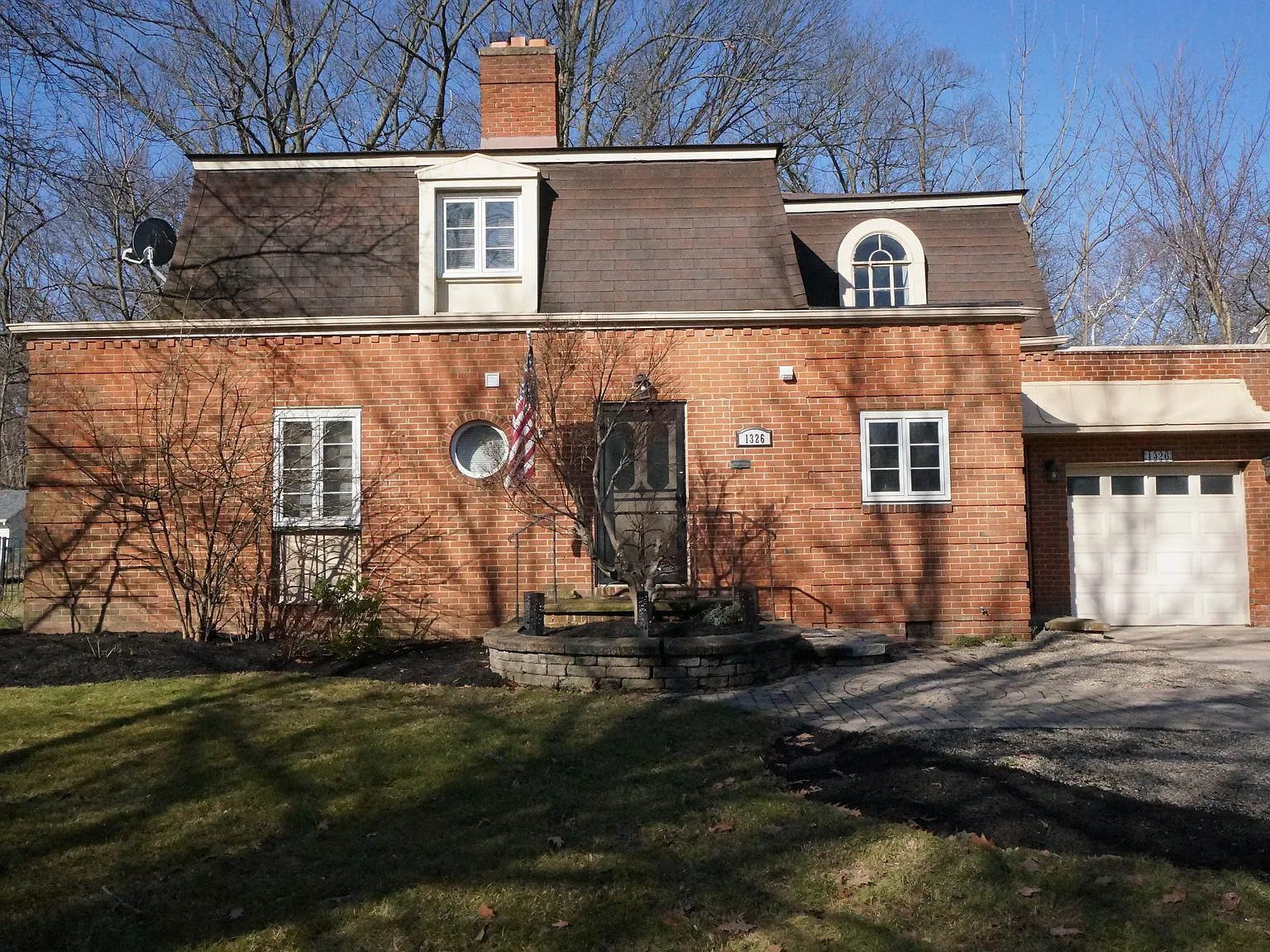4 bed, 1916 sqft, $2,550 — Photo 1