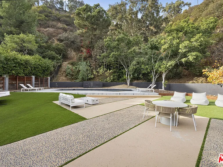 9289 Swallow Dr — Photo 27