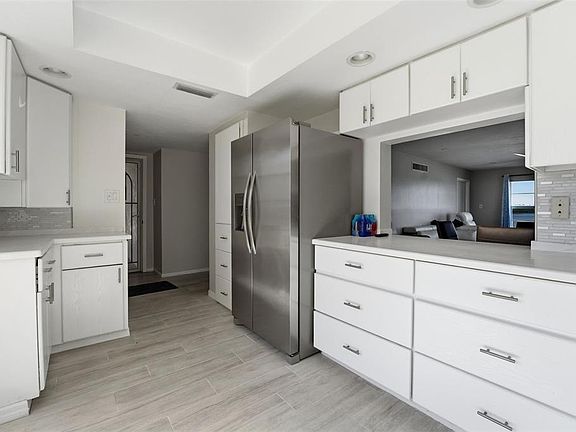 5th image of 4440 Exeter Dr Unit 106