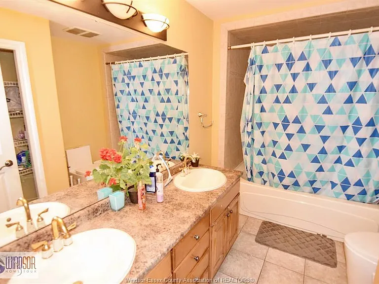 4305 Casgrain Dr #UPPER — Photo 25