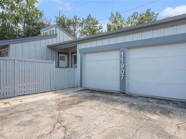 11907 W 82nd Ter, Lenexa, KS 66215