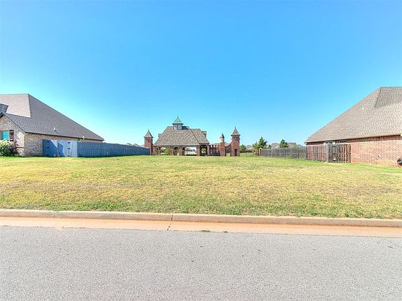 3rd image of 3217 Chesterfield Pl #5