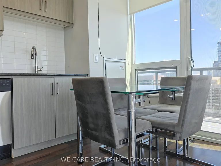 68 Canterbury Pl #Penthouse 05 — Photo 17